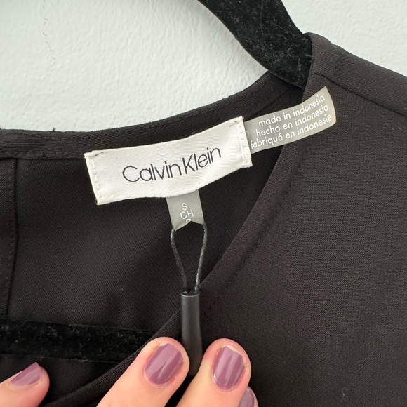 NWT Calvin Klein Sleeveless Asymmetrical Fringe Top in Black & White - Small - Picture 9 of 10